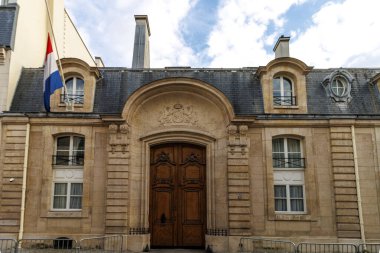 Hollanda 'nın Paris, Fransa ve Avrupa büyükelçiliğinin girişi