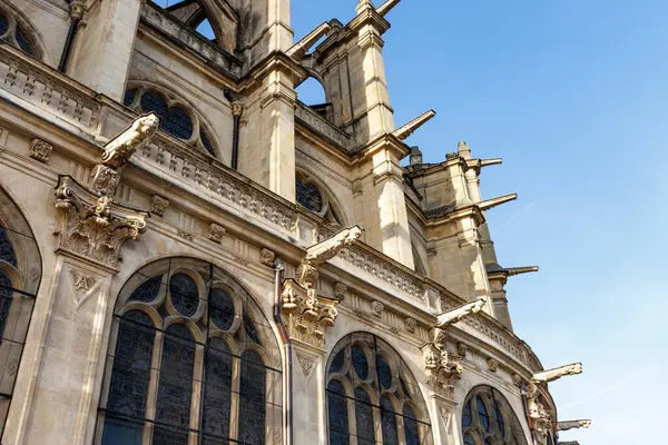 Paris, Fransa, Avrupa 'daki Gotik Saint-Eustache Kilisesi' nin süslü görünüşü