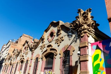 Barcelona, Katalonya, İspanya ve Avrupa 'da bir Modernist bina olan Serra i Balet' in dış cephesi.