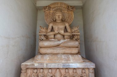 Bhubaneswar 'daki Dhauli Giri stupasının içindeki Buda heykeli, Odsiha, Hindistan, Asya