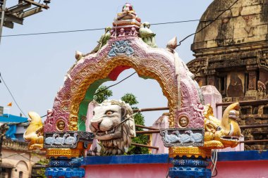 Bhubaneswar, Odisha, Hindistan, Asya 'daki Vaital tapınağının renkli girişi ve dışı