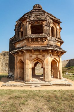 Lotus Mahal 'in yanındaki gözetleme kulesi, Zenana Koruması, Hampi, Karnataka, Hindistan, Asya