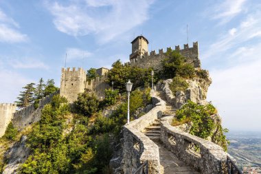 Guaita kulesine bak, San Marino, Avrupa 'nın en eski kulesi.