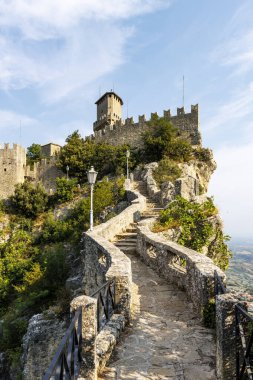 Guaita kulesine bak, San Marino, Avrupa 'nın en eski kulesi.