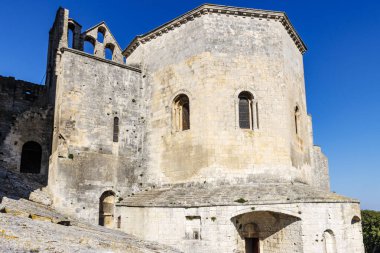 Arles, Provence, Fransa ve Avrupa 'daki Montmajour Manastırı' nın dışında.