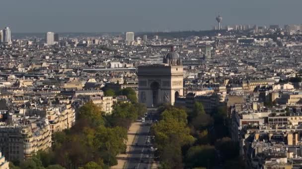 Vol Dessus Paris Journée Ensoleillée Célèbre Arc Triomphe Circulation Rues — Video