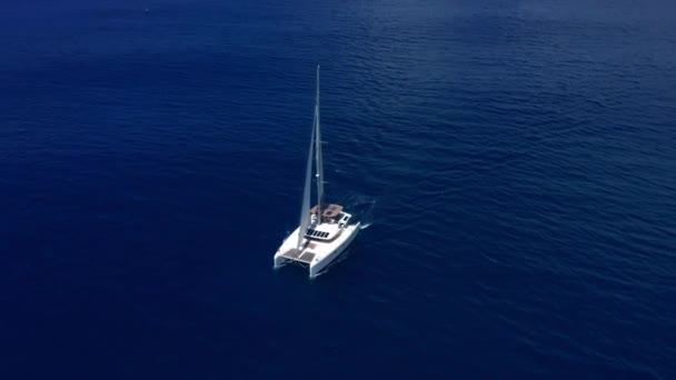 Reise Stor Katamaran Det Blå Indiahavet Nær Hawaii Luksusbåt Pløyer – stockvideo