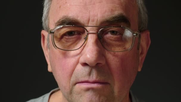Elderly Man Glasses Expresses Emotional Surprise Taking His Glasses Close — Vídeos de Stock