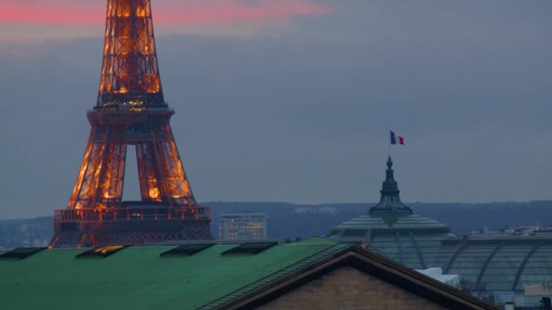 Вид Ейфелеву Вежу Даху Паризького Старого Будинку Захід Сонця 2023 — стокове відео