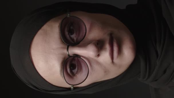 Vertical Video Close Portrait Muslim Woman Beautiful Eyes Hijab Dark — Stock Video