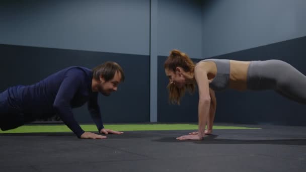 Sporty Couple Man Woman Doing Push Ups Together Touching Hands — Wideo stockowe