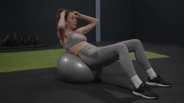 Femme Avec Beau Physique Joue Fitness Dans Salle Gym Elle — Video