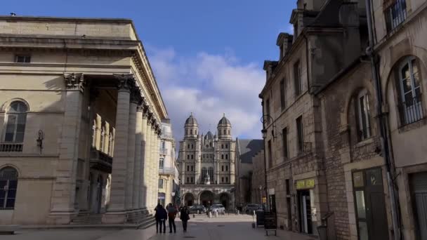 法国第戎 2023年2月6日 穿过勃艮第首都第戎的历史中心 中世纪的古老知识和旅馆保存至今 法国文化 — 图库视频影像