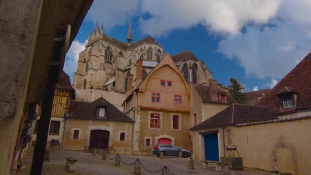 Över Vacker Gata Med Gamla Traditionella Franska Hus Centrum Auxerre — Stockvideo
