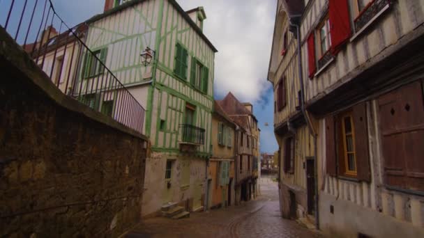 Класичні Середньовічні Французькі Фасади Будинків Готелів Центрі Старого Міста Недалеко — стокове відео