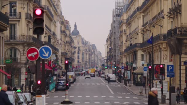 Париж Франция Февраля 2023 Года Главная Французская Улица Париже Автомобилями — стоковое видео