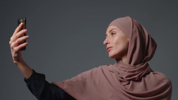 Portrait Happy Muslim Woman Wearing Hijab Headscarf Making Selfie Phone — Vídeo de Stock