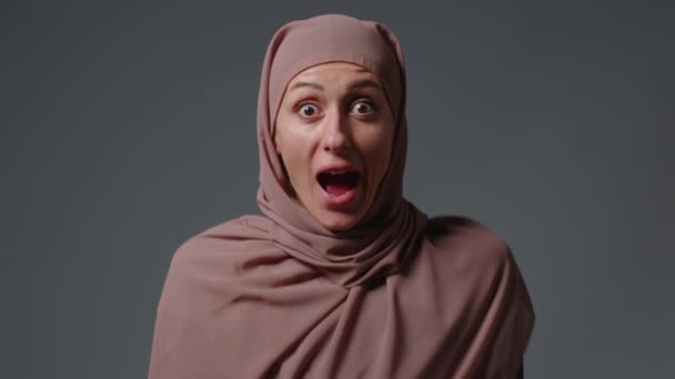 Vaya Cara Mujer Sorprendida Hiyab Imágenes Alta Calidad — Vídeos de Stock