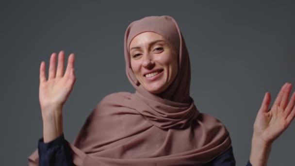 Portrait Beautiful Young Arab Muslim Woman Traditional Hijab Dancing Smiling — Stock Video