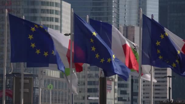 Banderas Unión Europea Banderas Francesas Ondean Viento Contra Telón Fondo — Vídeo de stock