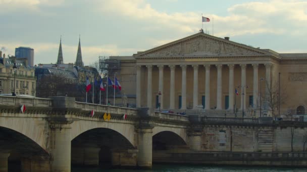 Francia Nemzetgyűlés Épület Francia Zászlók Integetett Párizs Franciaország Kiváló Minőségű — Stock videók