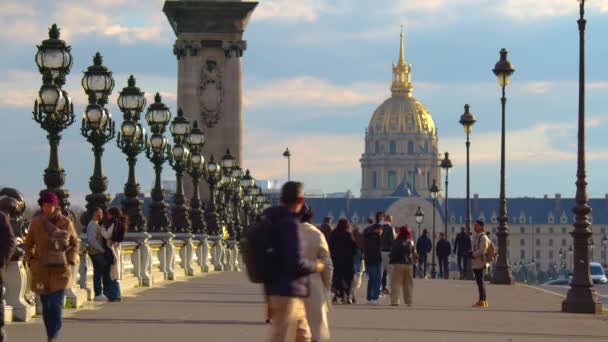 Париж Франція Лютого 2023 Красивий Паризький Міст Через Річку Сена — стокове відео