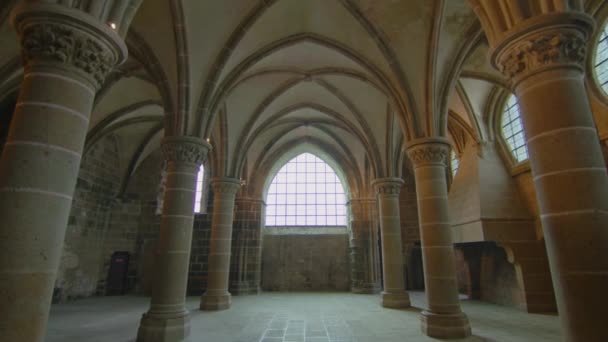 Câmera Move Dentro Igreja Que Está Localizada Topo Castelo Mont — Vídeo de Stock