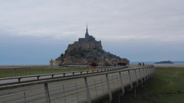 Mont Saint Michel Fransa Nın Normandiya Şehrinde Kayalık Bir Gelgit — Stok video