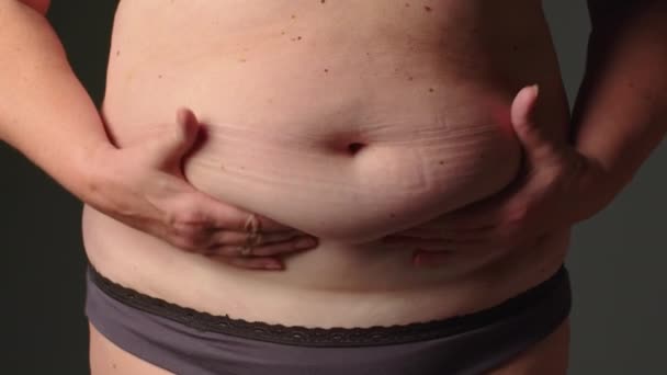 Hasi Zsírral Elhízás Idősebb Nőknél Kövér Női Has Aki Bőrét — Stock videók