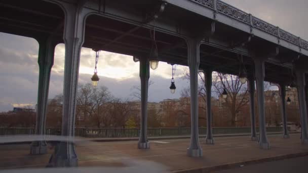 Timelapse Van Het Stadsgezicht Parijs Bij Eiffeltoren Seine Metalen Oude — Stockvideo