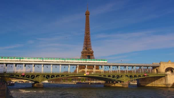 Paříž Metro Jednou Populárních Atrakcí Paříži Železný Most Přes Řeku — Stock video