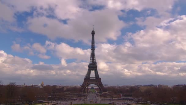 Pohled Nejnavštěvovanější Atrakcí Paříži Eiffelova Věž Pozadí Pohybují Mraky Čas — Stock video