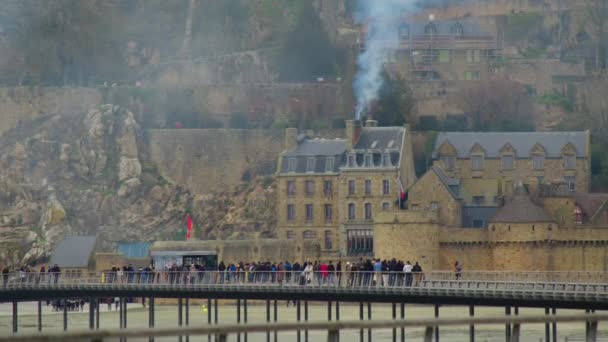 Foc Faimosul Castel Saint Mont Michel Fumul Ridică Dintr Coș — Videoclip de stoc