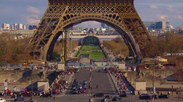 Paris France March 2023 Cars People Move Road Tower View — Stock Video