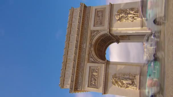 Vídeo Lapso Tempo Vertical Tráfego Arco Triunfo Este Monumento Histórico — Vídeo de Stock