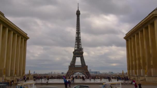 Beroemde Plein Trocadero Met Eiffeltoren Achtergrond Tijd Vervallen Trocadero Eiffeltoren — Stockvideo