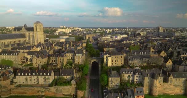 Cityscape Mans Uma Cidade França Rio Sarthe Filmado Durante Verão — Vídeo de Stock