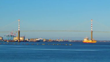 Zaman aşımına uğramış Aziz Nazaire Köprüsü Loire nehri boyunca uzanan ve Saint Nazaire ve Saint Brevin les Pins 'i birbirine bağlayan bir köprü olarak Fransa' nın Brittany, Loire Atlantique bölgesinde kaldı..