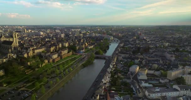 勒芒市 Cityscape Mans 是法国的一个城市 位于萨尔特河畔 在夏天拍摄 勒芒位于法国西部的Pays Loire地区 空中景观 — 图库视频影像