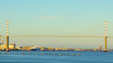 Zaman aşımına uğramış Aziz Nazaire Köprüsü Loire nehri boyunca uzanan ve Saint Nazaire ve Saint Brevin les Pins 'i birbirine bağlayan bir köprü olarak Fransa' nın Brittany, Loire Atlantique bölgesinde kaldı..