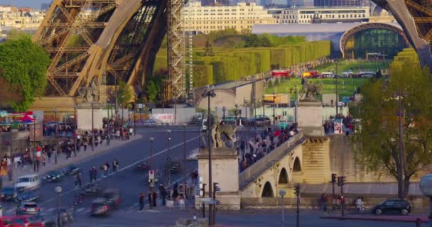 Pariser Verkehr Von Autos Und Menschen Stadtzentrum Der Nähe Des — Stockvideo