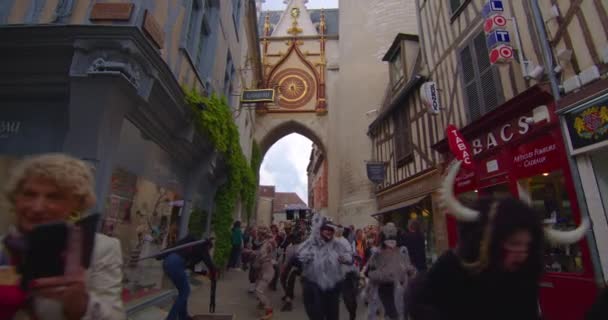 Francie Auxerre Května 2023 Pohled Krásnou Ulici Starými Tradičními Francouzskými — Stock video