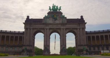 Brüksel, Belçika, 25 Mayıs 2023: Brüksel 'de Avrupa Parlamentosu kuruldu. Avrupa Parlamentosu binaları. Politik güç simgesi olarak modern Glass binasının geniş bir görüntüsü.