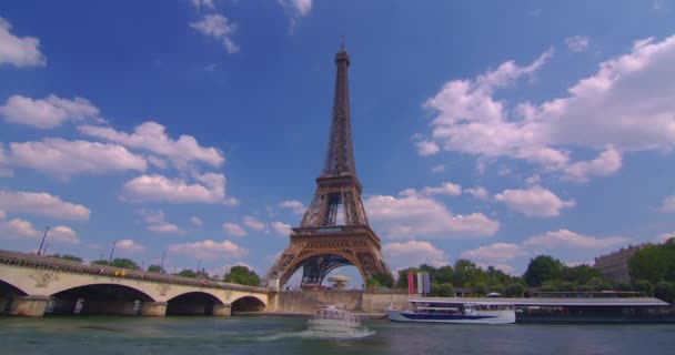Металлическая Башня Центре Парижа Самая Узнаваемая Архитектурная Достопримечательность Эйфелеву Башню — стоковое видео