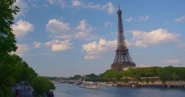 Металлическая Башня Центре Парижа Самая Узнаваемая Архитектурная Достопримечательность Эйфелеву Башню — стоковое видео