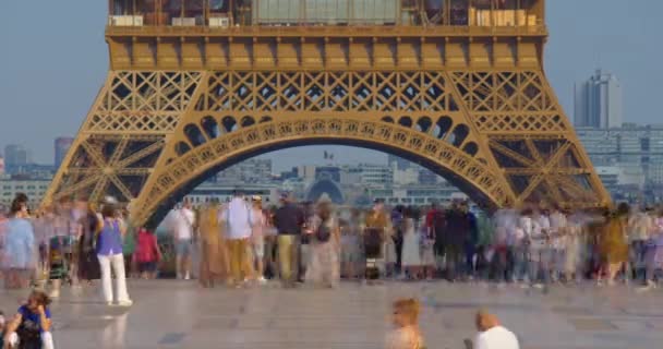 Paris Merkezinde Bir Metal Kule Tanınan Mimari Simgesi Eyfel Kulesi — Stok video