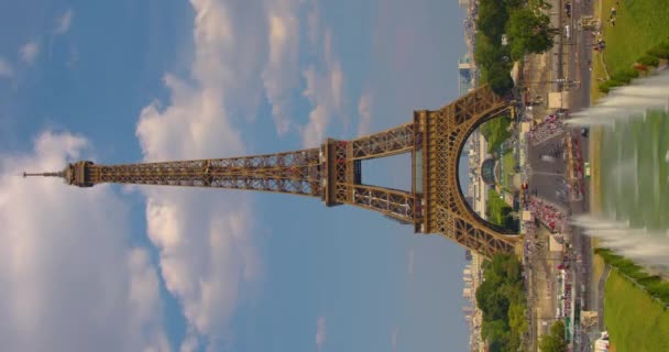 Vídeo Vertical Famosa Plaza Con Torre Eiffel Lapso Tiempo Fondo — Vídeos de Stock