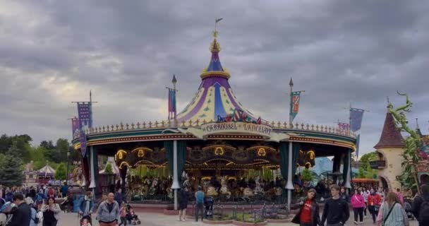 France Paris Червня 2023 Натовп Людей Діснейленді Парк Розваг Діснейленду — стокове відео