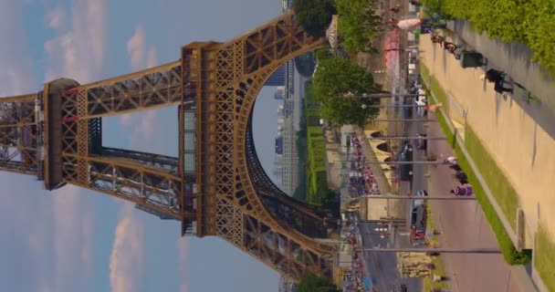 Vertikal Video Berömda Torget Med Eiffeltornet Bakgrunden Tiden Förfaller Trocadero — Stockvideo