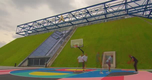 Tijdsverloop Van Bercy Arena Spelers Van Verschillende Nationaliteiten Spelen Basketbal — Stockvideo
